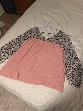 ODDY Pink Top with Black Leopard-Print Sleeves